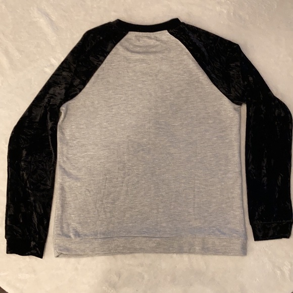 Paper Crane Raglan Black Crush Velvet Heather Grey Raglan Sweatshirt - Picture 4 of 7